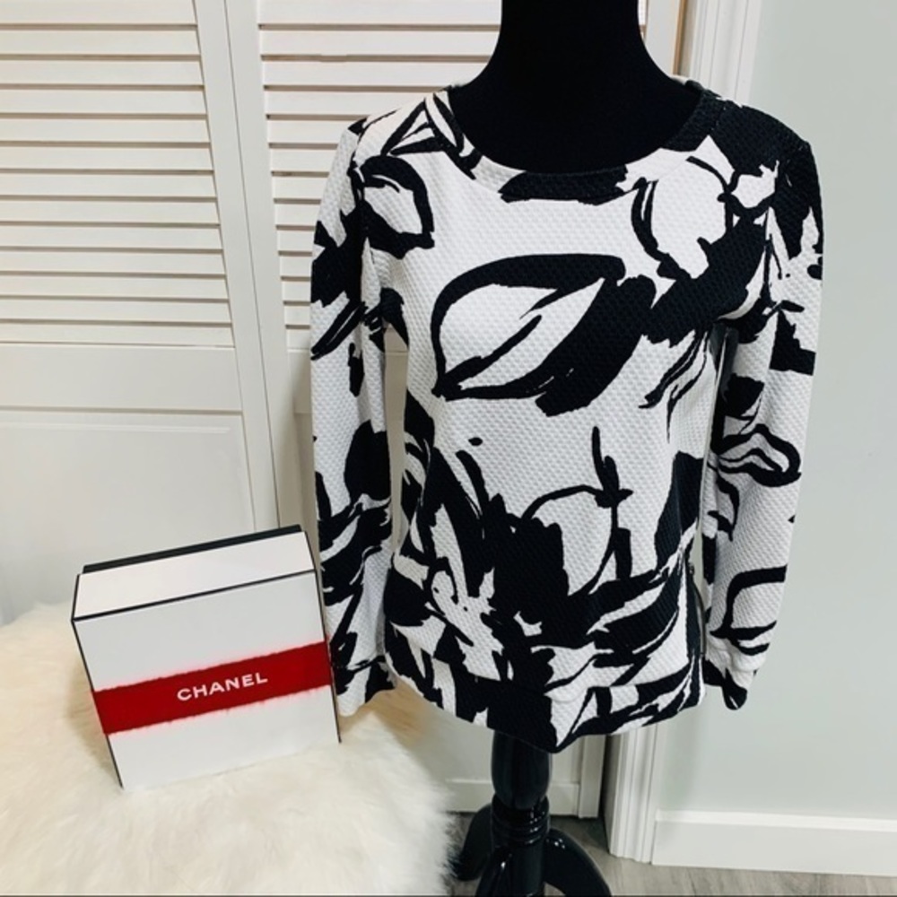 BLACK and White Crew neck sweater- XSP